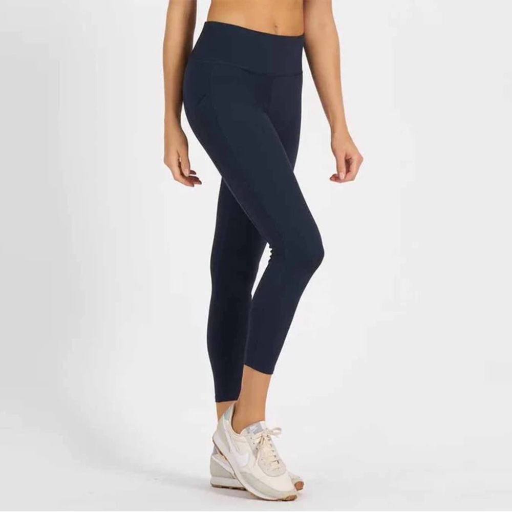 NWT VUORI Stride Legging In Ink (Dark Blue)
Size Small